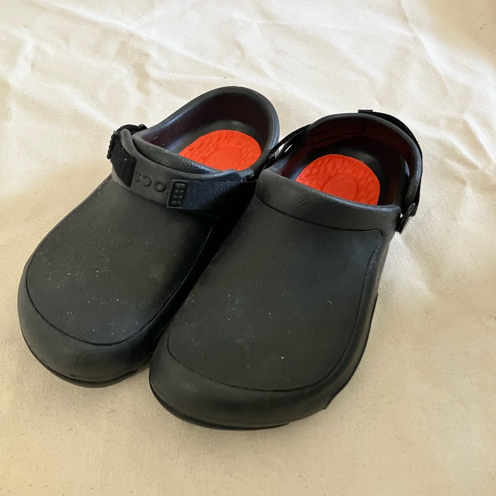 CROCS literide Black Slip-On Clogs with Red Insole